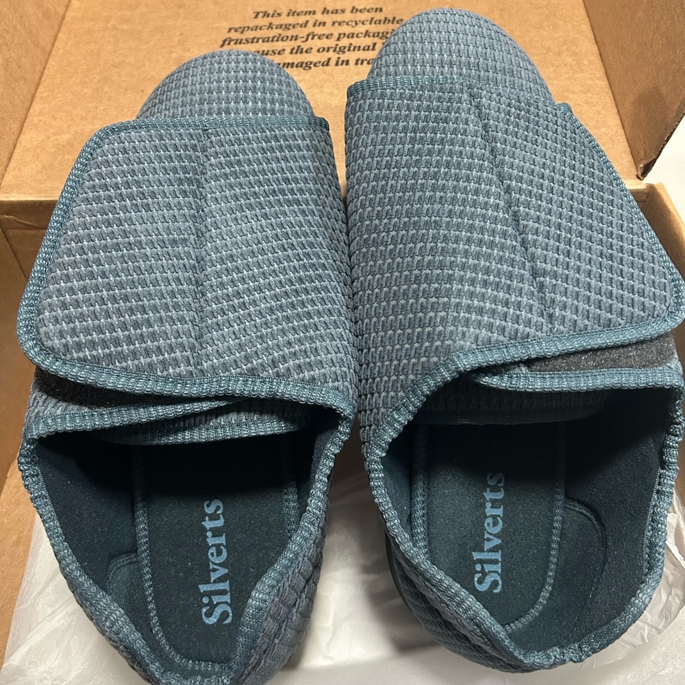 NWOT: Men's Blue Textured Slippers
